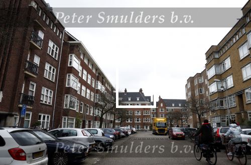 Amsterdam 8 maart 2023
Thierry Baudet zijn nieuwe huis wordt inmiddels met meerdere camera\'s in de straat beveiligd.