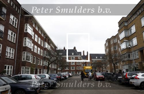 Amsterdam 8 maart 2023
Thierry Baudet zijn nieuwe huis wordt inmiddels met meerdere camera\'s in de straat beveiligd.