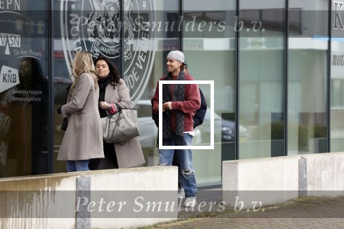Wilnis 16 februari 2023
Andre Hazes krijgt de sleutel van zijn nieuwe huis nadat hij bij de Notaris is geweest.
Zij PAen neef Djarno waren er ook bij .