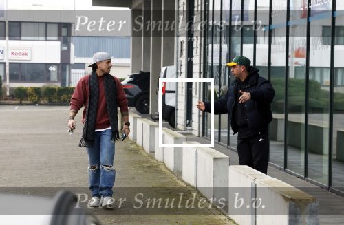 Wilnis 16 februari 2023
Andre Hazes krijgt de sleutel van zijn nieuwe huis nadat hij bij de Notaris is geweest.
Zij PAen neef Djarno waren er ook bij .