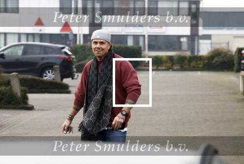 Wilnis 16 februari 2023
Andre Hazes krijgt de sleutel van zijn nieuwe huis nadat hij bij de Notaris is geweest.
Zij PAen neef Djarno waren er ook bij .