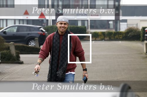 Wilnis 16 februari 2023
Andre Hazes krijgt de sleutel van zijn nieuwe huis nadat hij bij de Notaris is geweest.
Zij PAen neef Djarno waren er ook bij .