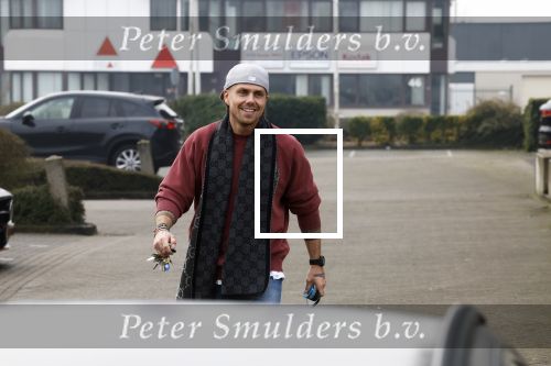 Wilnis 16 februari 2023
Andre Hazes krijgt de sleutel van zijn nieuwe huis nadat hij bij de Notaris is geweest.
Zij PAen neef Djarno waren er ook bij .