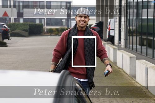 Wilnis 16 februari 2023
Andre Hazes krijgt de sleutel van zijn nieuwe huis nadat hij bij de Notaris is geweest.
Zij PAen neef Djarno waren er ook bij .