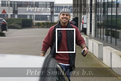 Wilnis 16 februari 2023
Andre Hazes krijgt de sleutel van zijn nieuwe huis nadat hij bij de Notaris is geweest.
Zij PAen neef Djarno waren er ook bij .