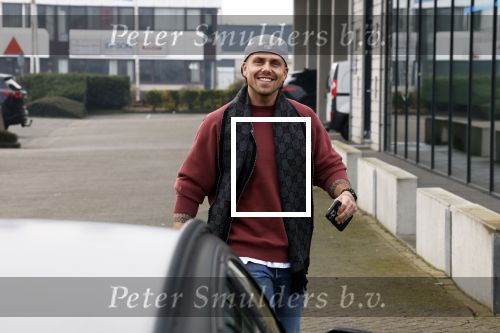 Wilnis 16 februari 2023
Andre Hazes krijgt de sleutel van zijn nieuwe huis nadat hij bij de Notaris is geweest.
Zij PAen neef Djarno waren er ook bij .