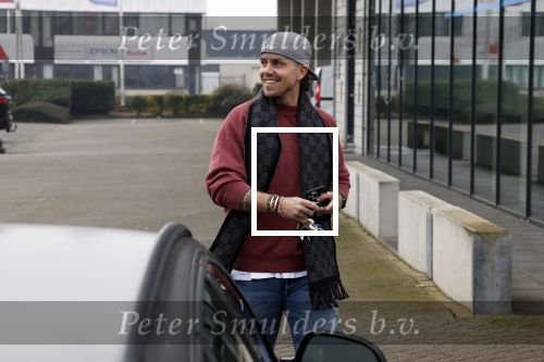 Wilnis 16 februari 2023
Andre Hazes krijgt de sleutel van zijn nieuwe huis nadat hij bij de Notaris is geweest.
Zij PAen neef Djarno waren er ook bij .