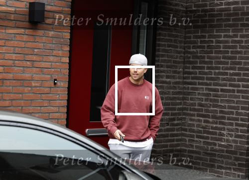 Wilnis 16 februari 2023
Andre Hazes krijgt de sleutel van zijn nieuwe huis nadat hij bij de Notaris is geweest.
Zij PAen neef Djarno waren er ook bij .