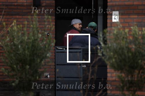 Wilnis 16 februari 2023
Andre Hazes krijgt de sleutel van zijn nieuwe huis nadat hij bij de Notaris is geweest.
Zij PAen neef Djarno waren er ook bij .