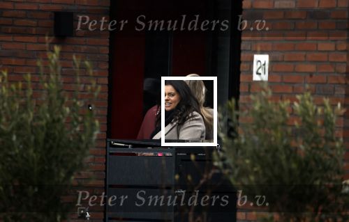 Wilnis 16 februari 2023
Andre Hazes krijgt de sleutel van zijn nieuwe huis nadat hij bij de Notaris is geweest.
Zij PAen neef Djarno waren er ook bij .