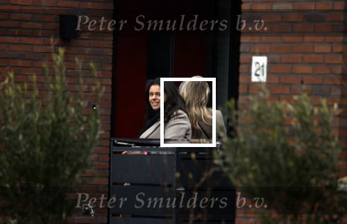Wilnis 16 februari 2023
Andre Hazes krijgt de sleutel van zijn nieuwe huis nadat hij bij de Notaris is geweest.
Zij PAen neef Djarno waren er ook bij .