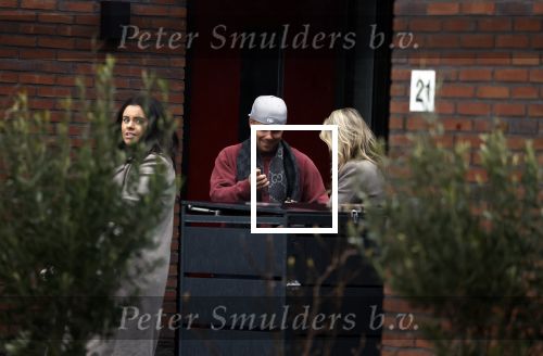 Wilnis 16 februari 2023
Andre Hazes krijgt de sleutel van zijn nieuwe huis nadat hij bij de Notaris is geweest.
Zij PAen neef Djarno waren er ook bij .