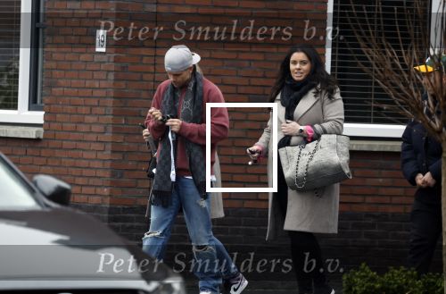 Wilnis 16 februari 2023
Andre Hazes krijgt de sleutel van zijn nieuwe huis nadat hij bij de Notaris is geweest.
Zij PAen neef Djarno waren er ook bij .