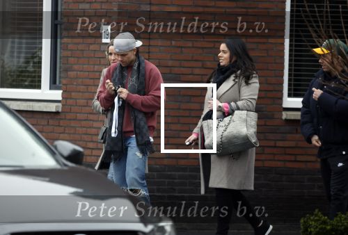 Wilnis 16 februari 2023
Andre Hazes krijgt de sleutel van zijn nieuwe huis nadat hij bij de Notaris is geweest.
Zij PAen neef Djarno waren er ook bij .