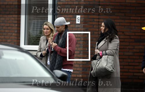 Wilnis 16 februari 2023
Andre Hazes krijgt de sleutel van zijn nieuwe huis nadat hij bij de Notaris is geweest.
Zij PAen neef Djarno waren er ook bij .