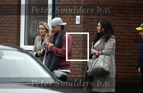 Wilnis 16 februari 2023
Andre Hazes krijgt de sleutel van zijn nieuwe huis nadat hij bij de Notaris is geweest.
Zij PAen neef Djarno waren er ook bij .