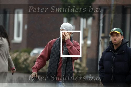 Wilnis 16 februari 2023
Andre Hazes krijgt de sleutel van zijn nieuwe huis nadat hij bij de Notaris is geweest.
Zij PAen neef Djarno waren er ook bij .