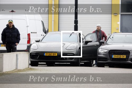 Wilnis 16 februari 2023
Andre Hazes krijgt de sleutel van zijn nieuwe huis nadat hij bij de Notaris is geweest.
Zij PAen neef Djarno waren er ook bij .