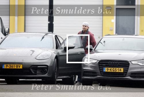 Wilnis 16 februari 2023
Andre Hazes krijgt de sleutel van zijn nieuwe huis nadat hij bij de Notaris is geweest.
Zij PAen neef Djarno waren er ook bij .