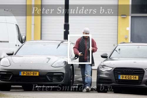 Wilnis 16 februari 2023
Andre Hazes krijgt de sleutel van zijn nieuwe huis nadat hij bij de Notaris is geweest.
Zij PAen neef Djarno waren er ook bij .