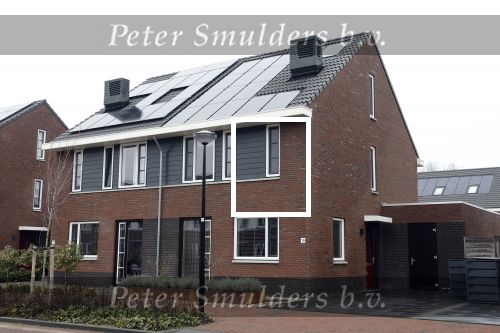 Wilnis 16 februari 2023
Andre Hazes krijgt de sleutel van zijn nieuwe huis nadat hij bij de Notaris is geweest.
Zij PAen neef Djarno waren er ook bij .