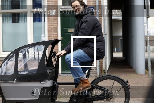 Amsterdam 21 februari 2023
Arie Boomsma op zijn bakfiets onderweg naar Vondelgym.