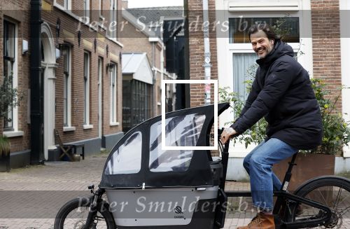 Amsterdam 21 februari 2023
Arie Boomsma op zijn bakfiets onderweg naar Vondelgym.