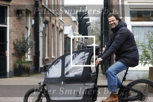 Amsterdam 21 februari 2023
Arie Boomsma op zijn bakfiets onderweg naar Vondelgym.