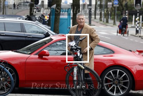 Amsterdam 4 maart 2023
Bram Moszkowicz doet boodschappen in Amsterdam zuid