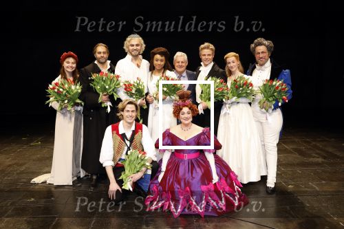 Amsterdam 5 maart 2023
Premiere les Miserables in Carre.
cast met  oa Milan van Waardenburg  Vajen v d Bosch Freek Bartels . 
Cameron Mackintosch kwam ook kijken