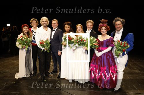 Amsterdam 5 maart 2023
Premiere les Miserables in Carre.
cast met  oa Milan van Waardenburg  Vajen v d Bosch Freek Bartels . 
Cameron Mackintosch kwam ook kijken