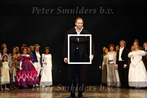 Amsterdam 5 maart 2023
Premiere les Miserables in Carre.
cast met  oa Milan van Waardenburg  Vajen v d Bosch Freek Bartels . 
Cameron Mackintosch kwam ook kijken