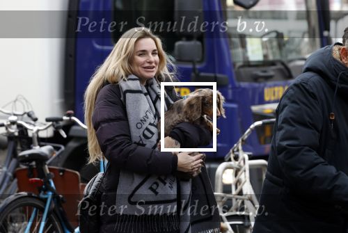 Amsterdam 3 maart 2023
Gaby Blaaser zwanger in Amsterdam zuid met een vriendin en haar hond