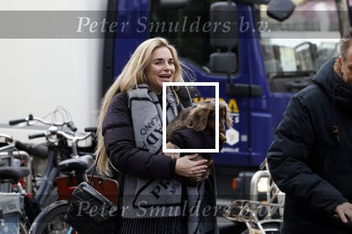 Amsterdam 3 maart 2023
Gaby Blaaser zwanger in Amsterdam zuid met een vriendin en haar hond
