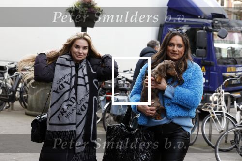 Amsterdam 3 maart 2023
Gaby Blaaser zwanger in Amsterdam zuid met een vriendin en haar hond