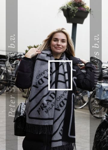 Amsterdam 3 maart 2023
Gaby Blaaser zwanger in Amsterdam zuid met een vriendin en haar hond