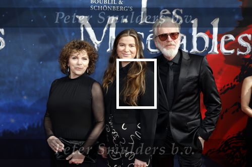 Amsterdam 5 maart 2023
Premiere les Miserables in Carre.
Henriette Tol met haar partner Rob Snoek en dochter Louise