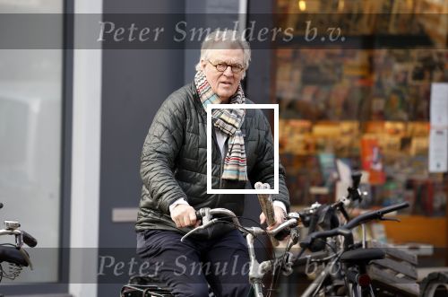 Amsterdam 16 februari 2023
Jeroen Krabbe doet boodschap op de cornelis schuytstraat