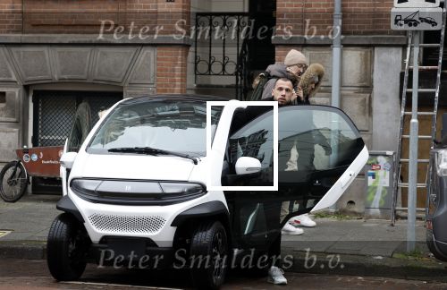 Amsterdam 21 februari 2023
Johnny Heitinga en zijn vrouw Charlotte Sophie in hun nieuwe Eli Zero stads wagentje.