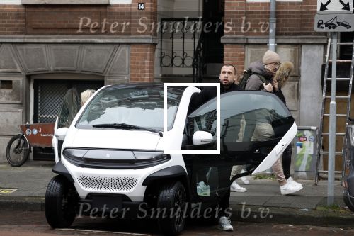 Amsterdam 21 februari 2023
Johnny Heitinga en zijn vrouw Charlotte Sophie in hun nieuwe Eli Zero stads wagentje.