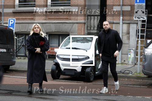 Amsterdam 21 februari 2023
Johnny Heitinga en zijn vrouw Charlotte Sophie in hun nieuwe Eli Zero stads wagentje.