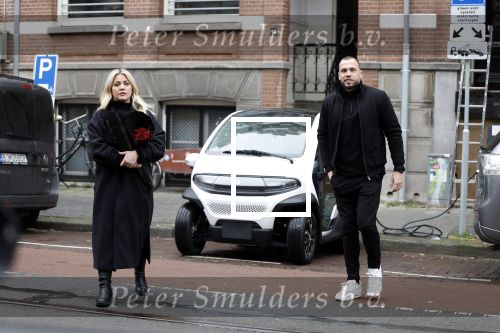 Amsterdam 21 februari 2023
Johnny Heitinga en zijn vrouw Charlotte Sophie in hun nieuwe Eli Zero stads wagentje.