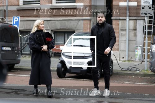 Amsterdam 21 februari 2023
Johnny Heitinga en zijn vrouw Charlotte Sophie in hun nieuwe Eli Zero stads wagentje.