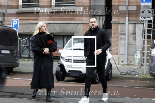 Amsterdam 21 februari 2023
Johnny Heitinga en zijn vrouw Charlotte Sophie in hun nieuwe Eli Zero stads wagentje.