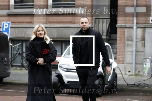 Amsterdam 21 februari 2023
Johnny Heitinga en zijn vrouw Charlotte Sophie in hun nieuwe Eli Zero stads wagentje.