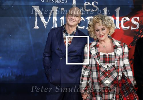 Amsterdam 5 maart 2023
Premiere les Miserables in Carre.
Karin Bloemen met haar man