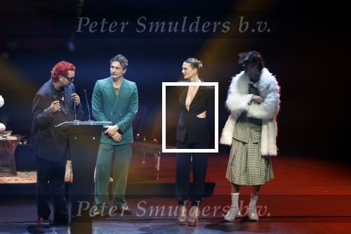 Leusden 6 maart 2023
Uitreiking Edisons in het AFAS theater .
Maan en haar vriend Goldband-zanger Karel Gerlach op de edisons. Goldband is de grote winnaar met m,eerdere edisons