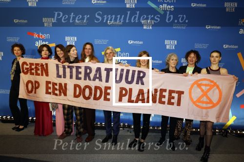 Amsterdam 10 maart 2023
Boekenbal 2023 in de schouwburg van Amsterdam.
Maartje Wortel en Hanna Bervoets  en andere schrijfsters maken een statement