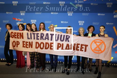 Amsterdam 10 maart 2023
Boekenbal 2023 in de schouwburg van Amsterdam.
Maartje Wortel en Hanna Bervoets  en andere schrijfsters maken een statement