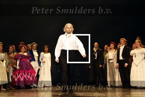 Amsterdam 5 maart 2023
Premiere les Miserables in Carre.
cast met  oa Milan van Waardenburg  Vajen v d Bosch Freek Bartels . 
Cameron Mackintosch kwam ook kijken